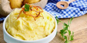 Creamy Mashed Potatoes Recipe. Thanksgiving Garnish