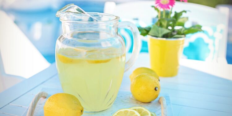 Homemade lemonade, a very refreshing and healthy drink