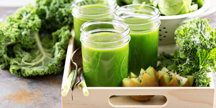 Kiwi and Kefir Smoothie, a healthy and light snack for all ages.