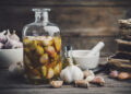 How to make canned garlic with oil