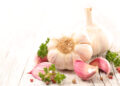 Why eat garlic on an empty stomach, find out how it affects your body