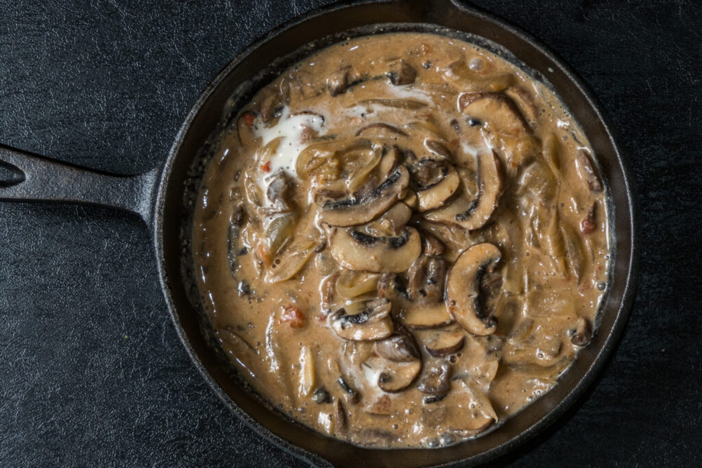 Mushroom sauce recipe for all kinds of dishes: pasta, meats...