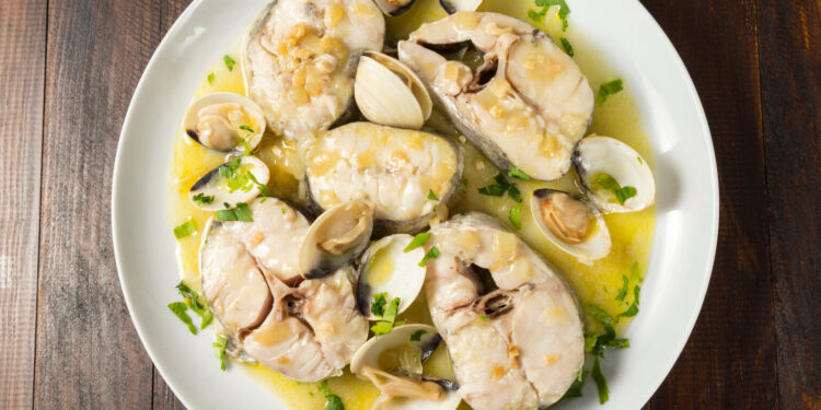 Hake with asparagus and clams, Christmas Recipe