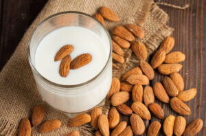How to make Almond Milk at Home, the perfect milk substitute