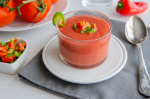 How to make Gazpacho in Thermomix, a very easy recipe for this summer classic.